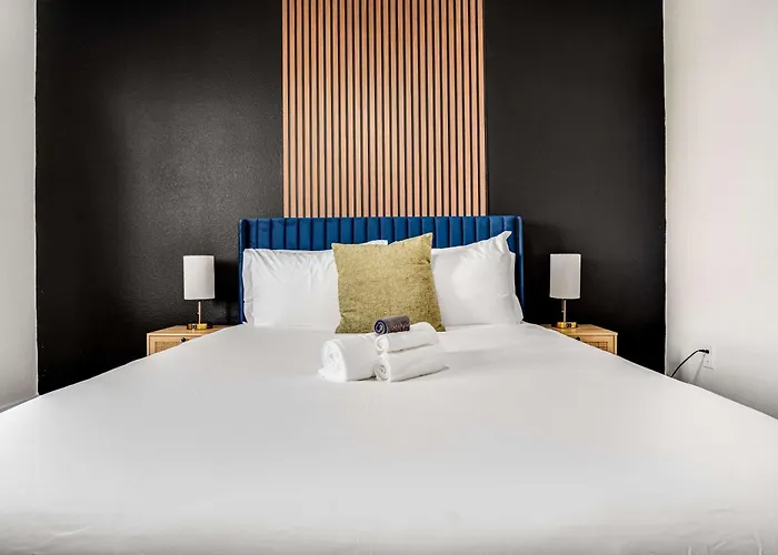 Boulevard Luxe 2br By The Stadium Pool Parking Gym 06 *